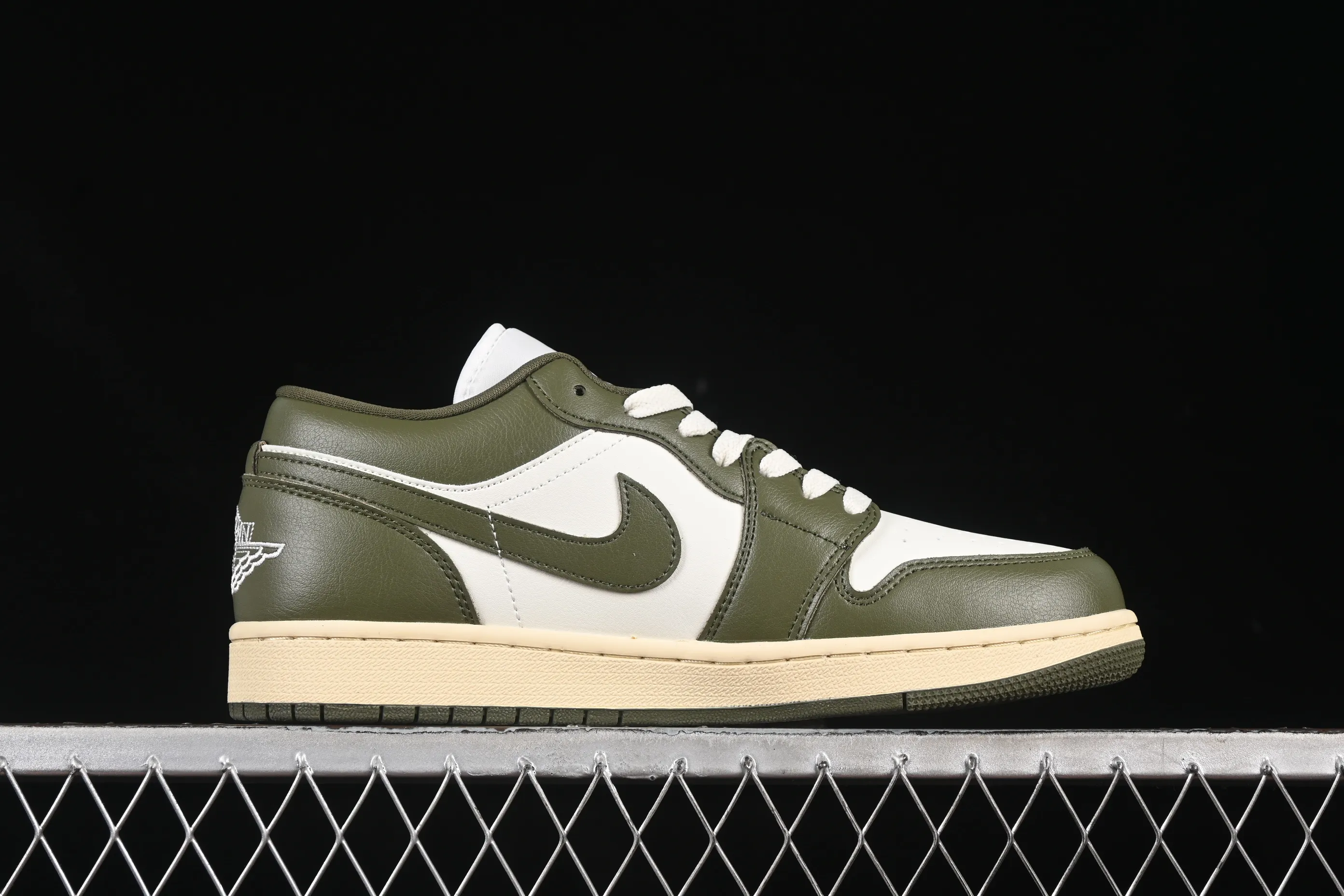 All categories Air Jordan Jordan series basketball shoes Air Jordan 1 Low Air Jordan 1 Low AJ1 Joe 1 army green and white low-top cultural and leisure sports sneakers DC0774-122